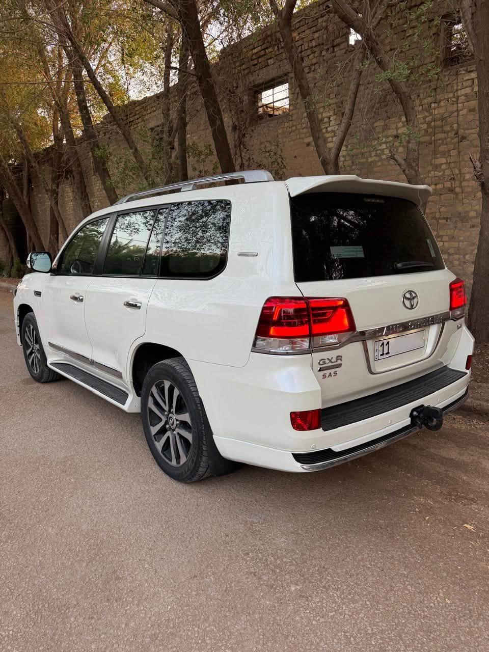 لاندكروز SAS موديل 2019 رقم بغداد
المواصفات

. الفئة GXR

. حجم المحرك V6

شاشه كبيره ام الدعاء

5 بصمات

جنطه كهرباء

حساسات امامي وخلفي

. داخل جلد

كشنات كهرباء

ثلاجه

شاشات عدد 3

فتحه سقف

. تحكمات استيرن

مانع انزلاق

نضام نزول المنحدرات

. نظام الاقتصاد البانزيني .ECONOMY

نضام صوت

مارك ليفنسون

مري كهرباء شفط + نضام الترحيب + اشاير بلمري

مثبت سرعه

زراکات

ثلاث قطع تبريد

تحكمات ستيرن بلتوس اوکس

. اضائه لد رئيسيه مع كشافات ضبابيه

لحيه أمامية وخلفية مع فتحة سقف كهربائية وسكك
‭***********
