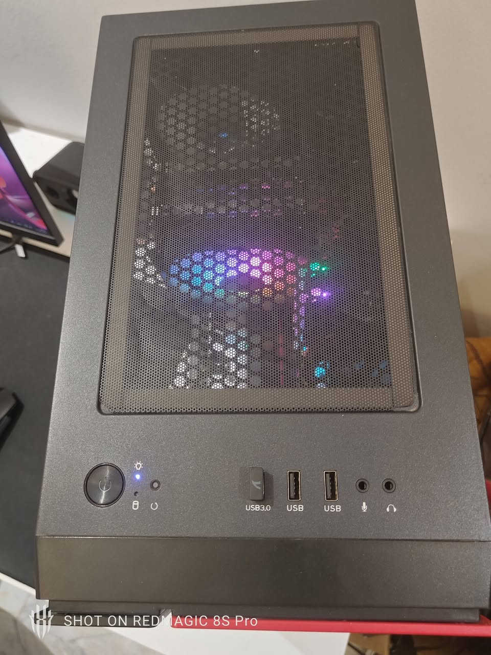 تجميعة للبيع
ryzen 5 3600X
b450 GIGABYTE
ram 16 ddr4 xpg 3200 
RX 590 8G SAPPHIRE
Power Supply 600W XIGMATEK PLUS
SSD 256 Kingstone
hhd1T
case XIGMATEK 1fan
air cooler 
ملاحضة ابيع تجميعه فقط بدون اي ملحق
السعر:550الف وبيها مجال بسيط
اللاستفسار خاص 
او راسلني واتساب على هذا رقمي: 
***********
