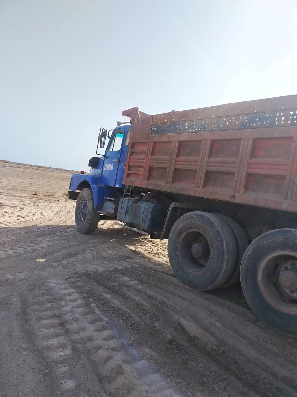 سلام عليكم فالفو للبيع مكينه كير ٤+٤ خير من الله تايرات فوك نص عمر ستيرن قبل شهر شتريتهن مكان واسط ***********
