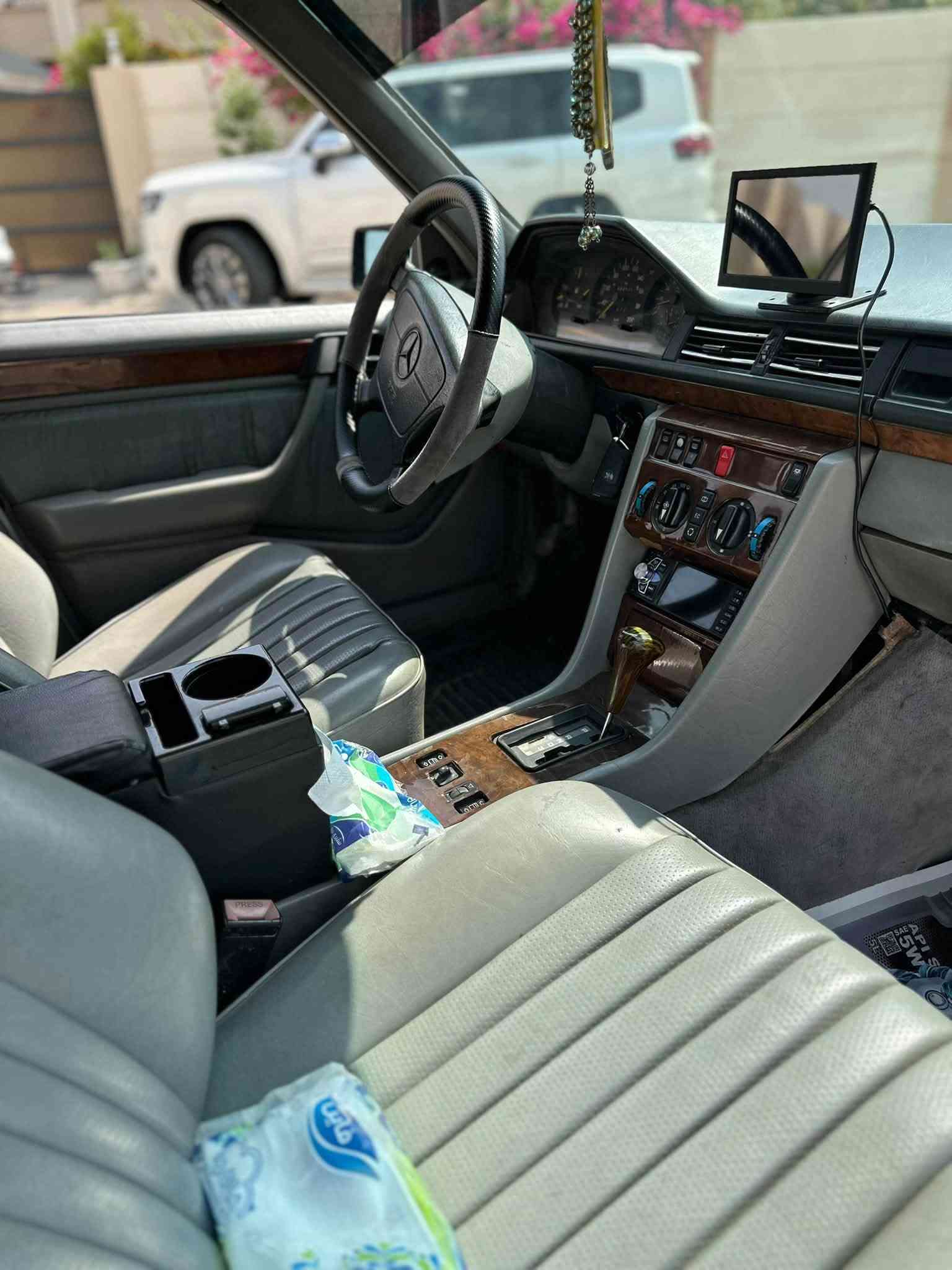 السلام عليكم مارسدس دب محور بطة 2500 جاهزة سيارة مكينة كير تبريد ثلج ❄️ حدادية كلها جاهزة دواخلها نضيفه قواعد دبل بلاد مصبوغه كلها بدون ضربة سنوية نهاية 27تخلص بسمي رقم بغداد سعرها 65 ورقة وبيها مجال للناس الطيبة والشراية مكاني كربلاء ***********
