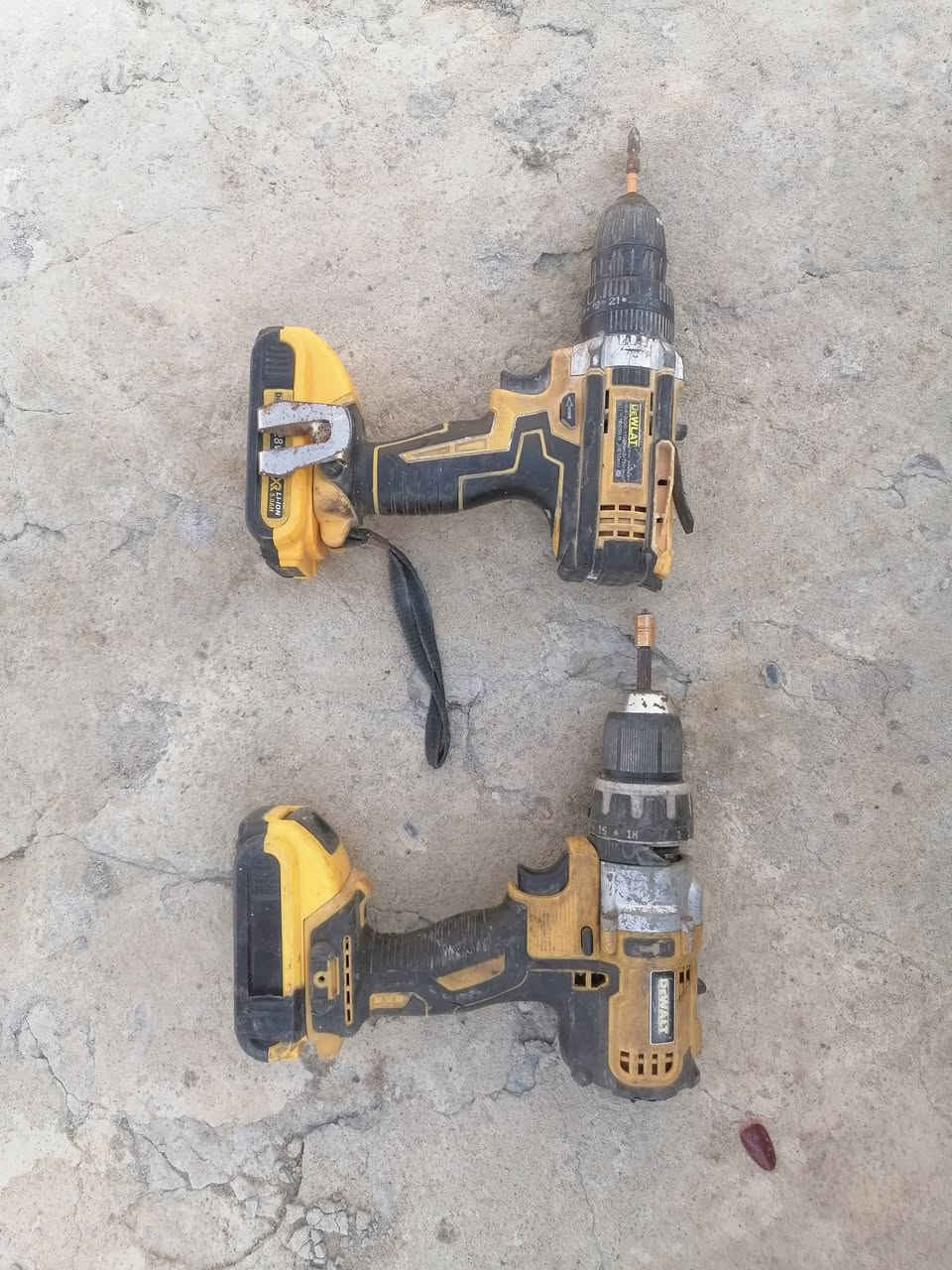 دريل مزرف انجيكو شغلات شرط بدون شاحنه 
للبيع استفسار خاص السعر 40 الف 
بعد الفحص فحم في فحم
