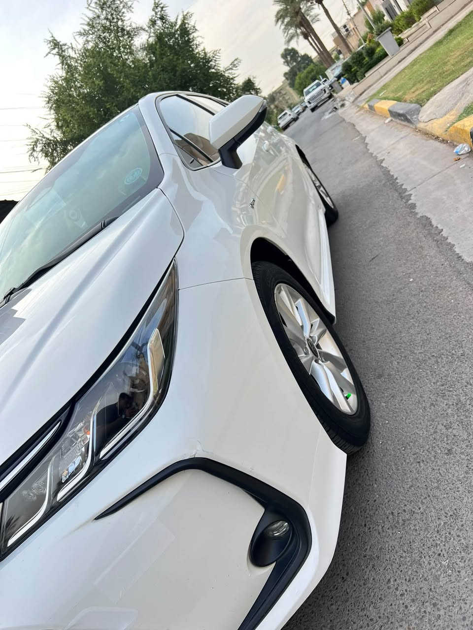 كورلا هايبرد • ٢٠٢٤ • جلد احمر