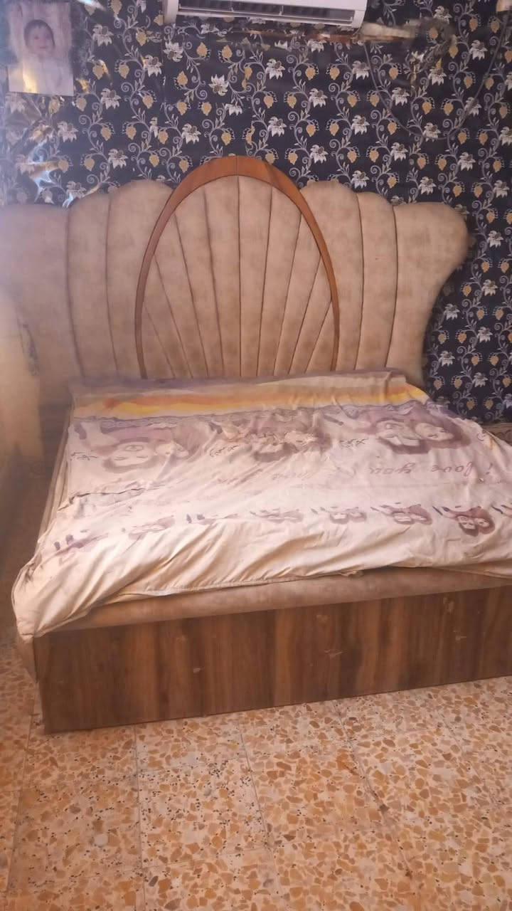 السلام عليكم غرفه نوم تركيه قويه اصليه حلوه نضيفه وجديده استخدام قليل تصوير مو حلو تجي وشوف بعينك مكان ابي الخصيب كوت ضاحي سعر 300 وبيها مجال شراي يجي خاص ادزله رقم صاحب الغرفه
