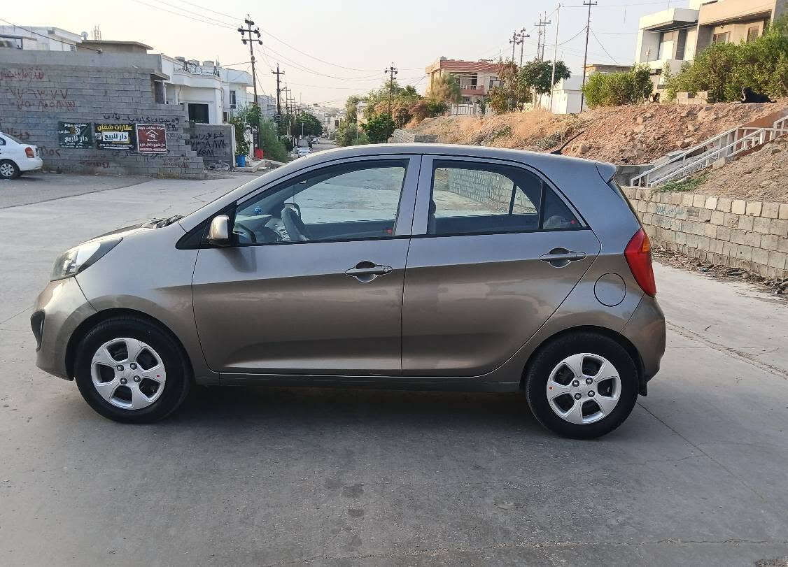 <<  كيابيكانتو >>    KIA شكل جديد نفخ 
ابودمار..موديل سيارة [[ 2012 ]] والسيارة كلين بدون صبغ شرط...وماشية قليل السيارة (( 97 )) الف كيلومتر حقيقي.
-أتصال علرقم//***********
-مكان سيارة كركوك.
-سعر السيارة (( 82 )) ورقة..وبي مجال.
- المنشأة السيارة صناعة كوري. 
 -رقم سليمانية دولي رقم جديد وهزة جديد وفحص مروري براد جديد وسنوية جديد يعني بتحويل ماتحتاج السيارة فقط تأخذ سنوية لتحويل شرط التحويل.
-لون السيارة مميز (( رصاصي علجكليتي ))
-مواصفات السيارة وارد خليجي..كير أوتوماتيك.. مكينة اربعة سلندر المرغوب مامفتوح...نظام أيكو أقتصادي...تبريدثلج..وتدفئة..سويج جداحة حساس قفل مركزي سنتر لوك...داخل سيارة مطعم برونزي علرصاصي...ويل عادي كبات علامة كباتن
 بلاد شركة حجم أطارات14 ...مانع ضباب..جامات أمامي كهرباء....ستوب لايت...يو بي أس...بلاجكتور...سيارة داخل الغرفة بية مكان وضع النظارة...بية مواصفات أيرباك...جنح علصندوق بلادي...أسبير جوكر علشركة...صندوق بصمة بلاد...كشنات داخل غرفة السيارة مغلف بفروة خام...السيارة بدون مصروف جاهزة* كركوك, العراق
