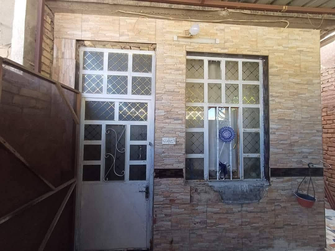 دار للبيع.
المساحه١٠٠ متر ٥×٢٠ 
منطقة الحسينيه السكلات العشرة الاف على شارع ٢٠
الدار عباره عن اربعة مراحل.
الاتصال على هذا الرقم او المراسله خاص.
***********

@إشارة
