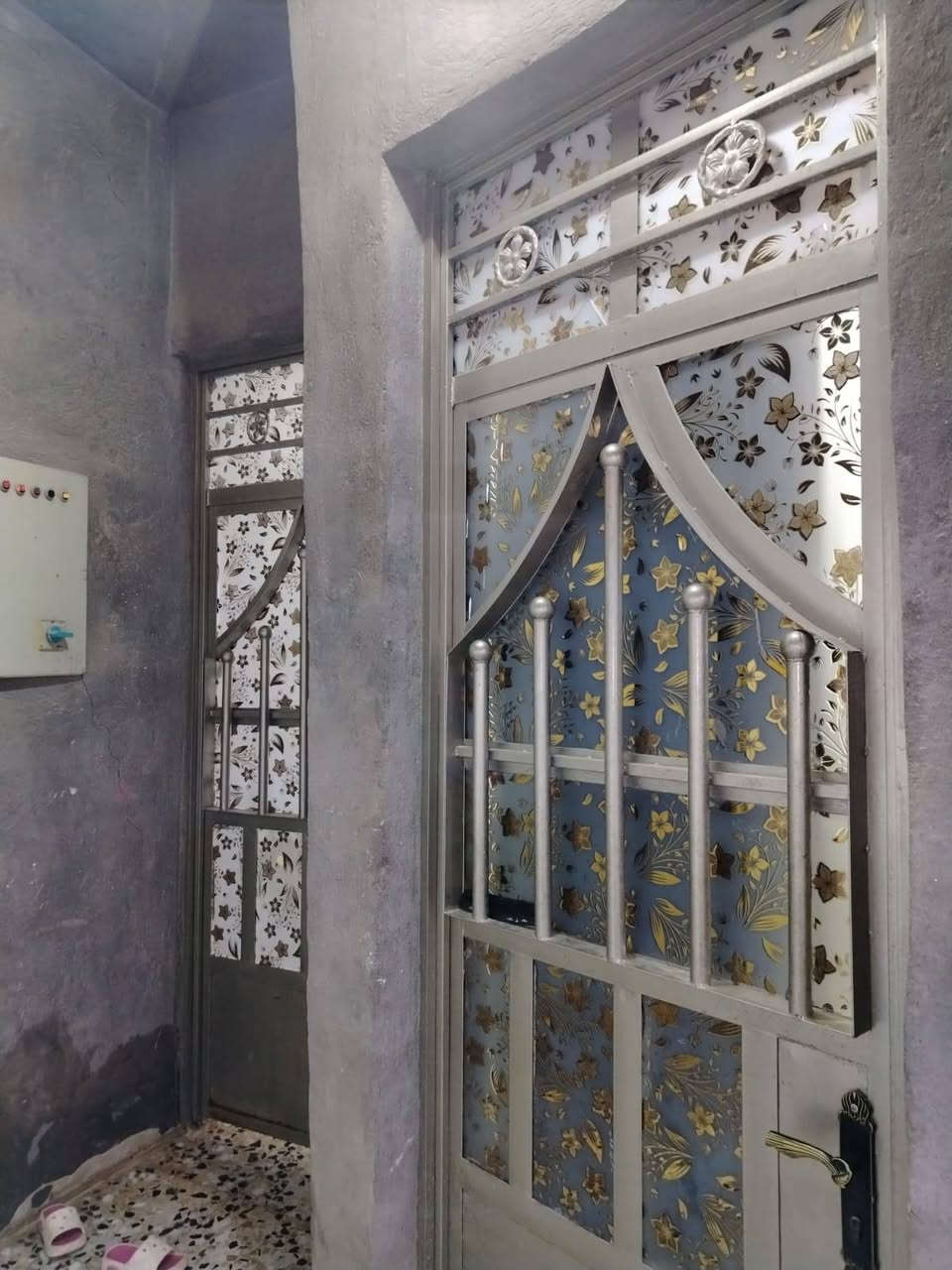 السلام عليكم ورحمة الله وبركاته
دار للبيع منطقه الرئاسه العبيدي شارع 20 
طابو زراعي 
لدار طابق واحد كامل مكمل 
بدون بيتونه فقط 
يحتوي لدار 
صحات خارجيه 
مدخلين عله ستقبال وصاله
ستقبال وصاله 
ومطبخ 
غرفه نوم واحدة 
صحيات داخليه 
منورين 2
الستفسار خاص 
***********

