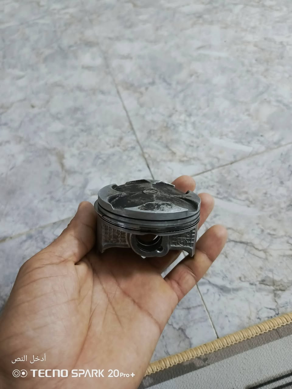 سلام عليكم كزوز للبيع +كابريته مال بطح 400 +خوذه جديده +3بساتم مال كاوسكي نضاف لعنوان لبصره الزبير اني مكلف بنشر هاذ رقم راعيهن ***********
