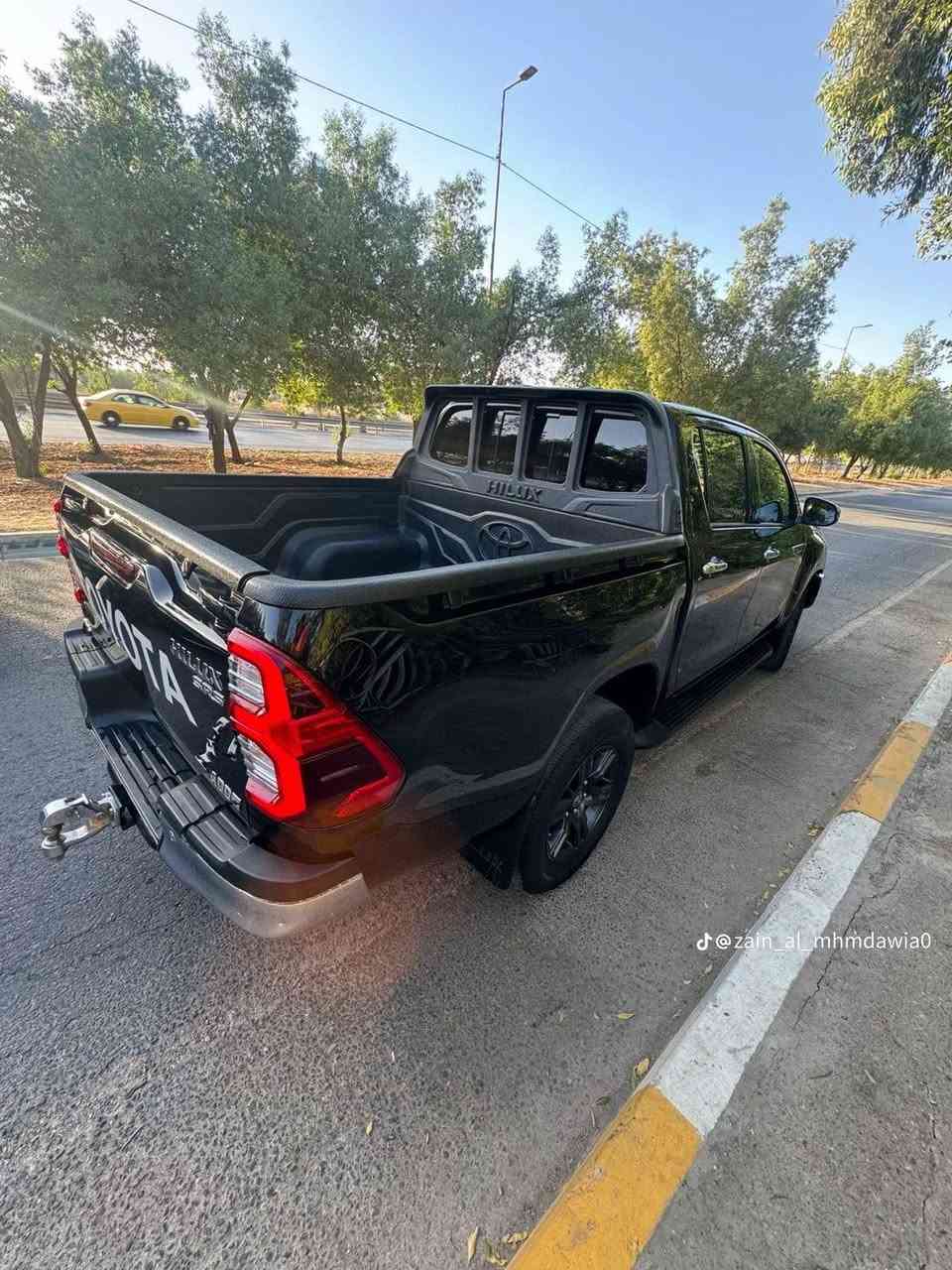 السلام عليكم تويوتا هايلوكس 22 ساز ماشه 114الف 275، وبيها مجال  فورويل فول مواصفات سياره استخدام شخصي بيها بارد ورا باب السائق والباقي كفاله عامه سياره مغلف بي بي اف  *********** للاستفسار واتساب مراوس حسب القناعه مكاني بغداد سياره رقم شمالي سليمانيه باسمي شخصي السياره

نص مكتوب في الصور:
- @zain_al_mhmdawia0