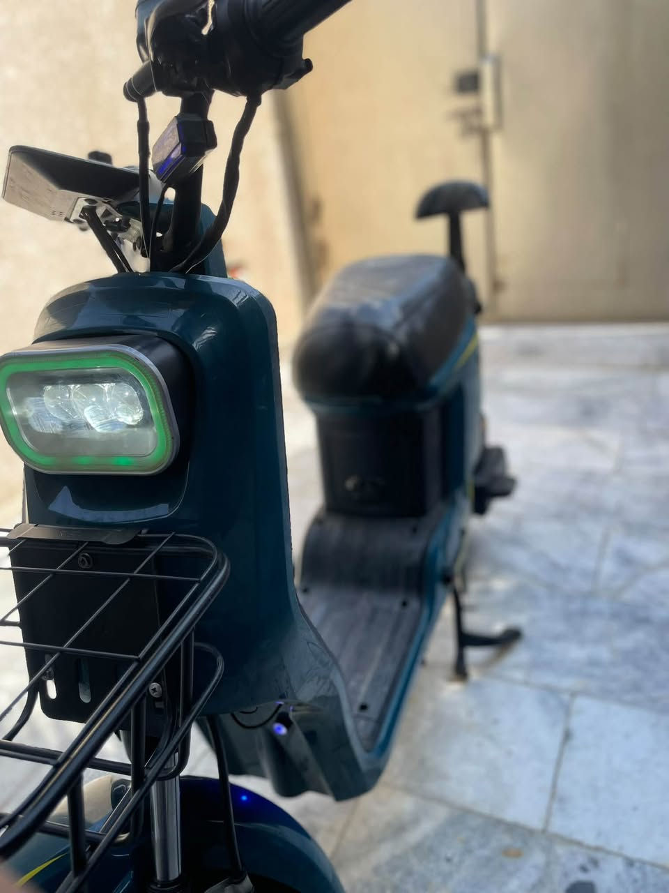 � دراجة R8 ملف 1500 للبيع
* R8 ملف 1500
* الدراجة نظيفة وحالتها حلوة مثل ما موضح بالصور
* المحرك شغال
* الخلل فقط بـ الإشارات (الاشاير) بسبب الربط
* باقي الأمور شغالة
* بيها سويج واحد فقط
* السعر: 280 ألف قابل للتفاوض بالمعقول
* 📍 المكان: كربلاء
* 📱 واتساب فقط: ***********

البيع على وضعها، والمعاينة خير دليل
