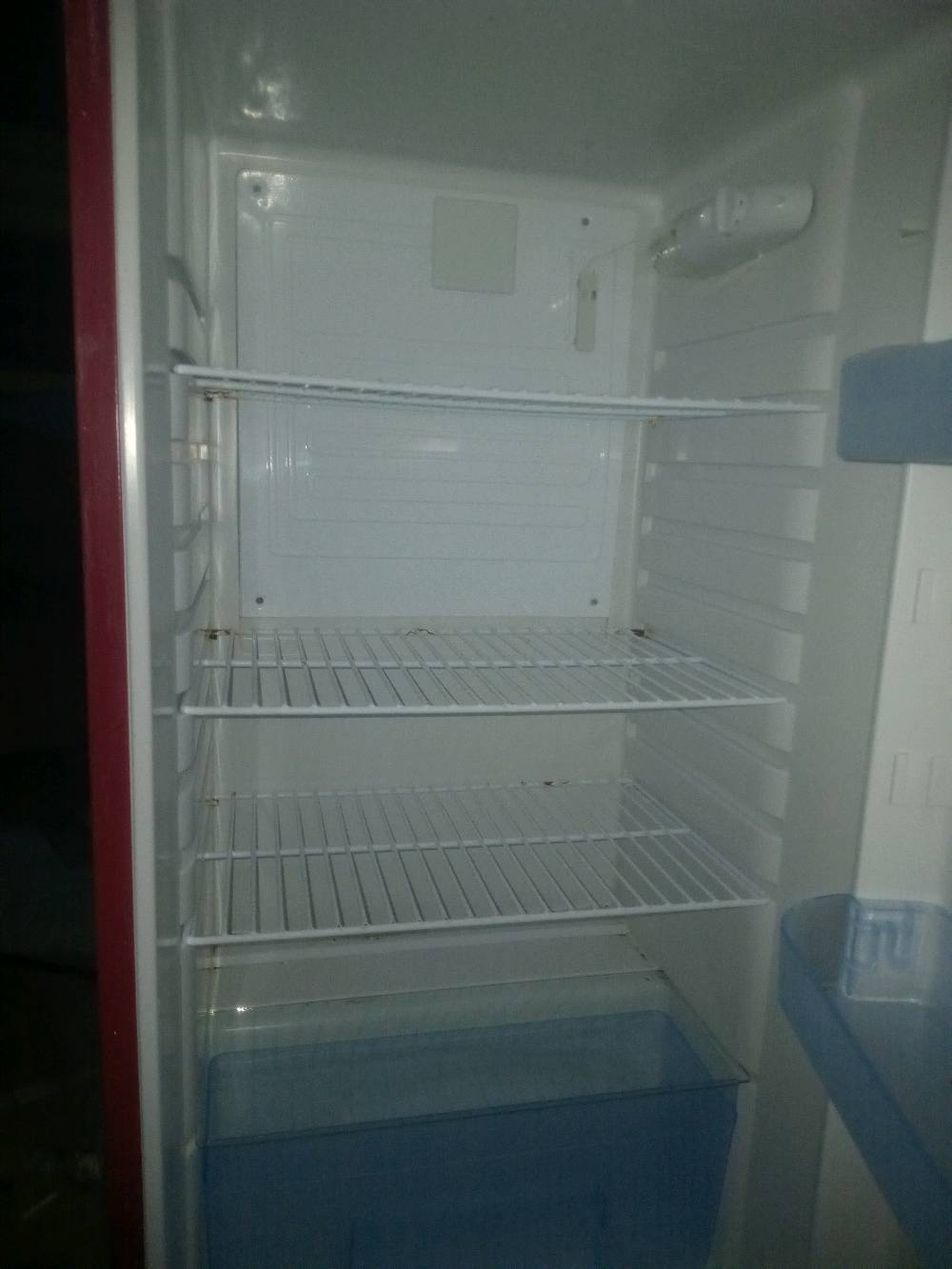 ثلاجة للبيع سعرها 140 بيها مجال