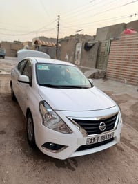 سياره نيسان صني هندي بليته زرقي موديل 18 بيها بارد بالباب الخلفي مال ا...