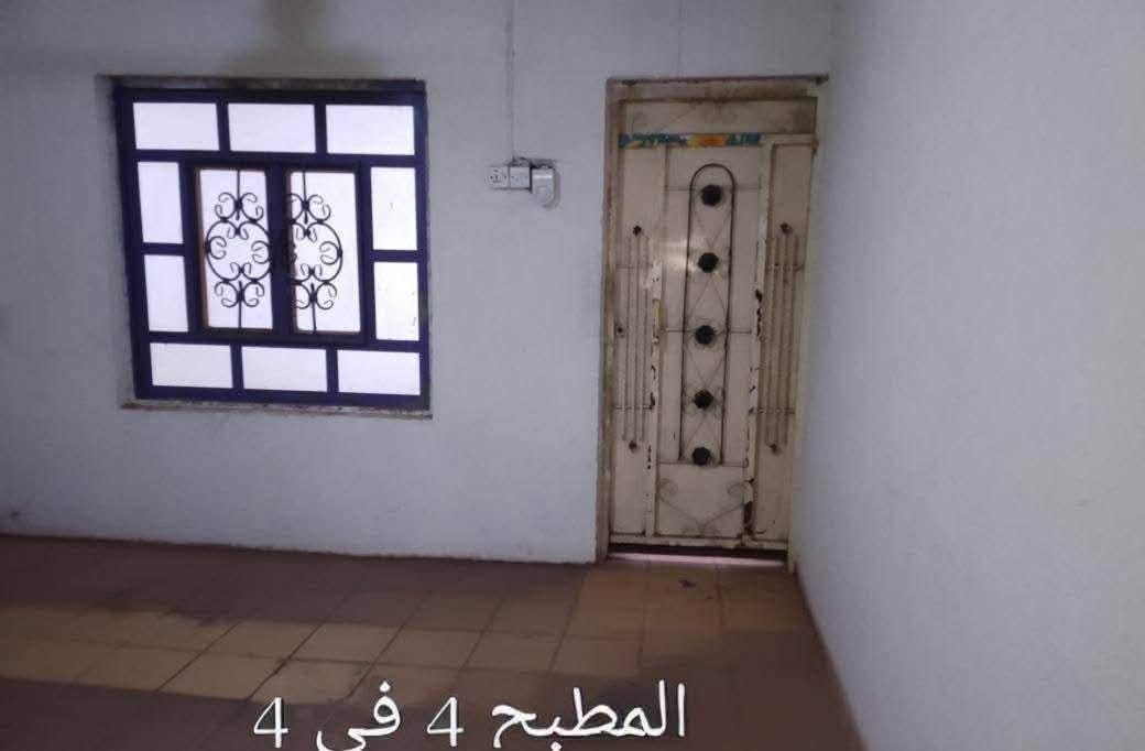 شقه درج للايجار في الابله تحتوي على غرفه كبيره وغرفه صغيره ومطبخ وصحيات وطارمه السعر 300الف شامل الماء والكهرباء
واتس ***********
