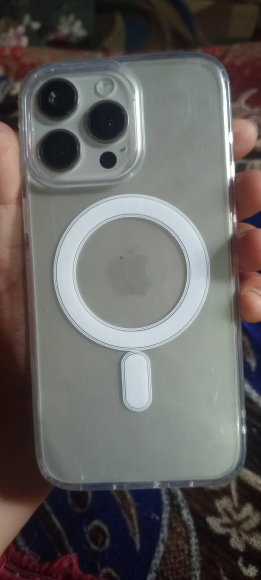 ---
#### *للبيع iPhone 15 Pro Max نسخة عالية* 
*الحالة:* نظيف 10/10 بدون خدوش  
*الذاكرة:* 512GB  
*الشاشة:* كبيرة + Dynamic Island شغال  
*الكاميرات:* 3 كاميرات وشكلها نفس الاصلي  
*البطارية:* ممتازة  100بل 100
*الملحقات:* كيبل + كفر  

*السعر: علق اذا عجبني السعر ابيع
*المكان:* الحويجة الرياض 
*

للاستفسار  اتصل ‏‪***********‬‏
