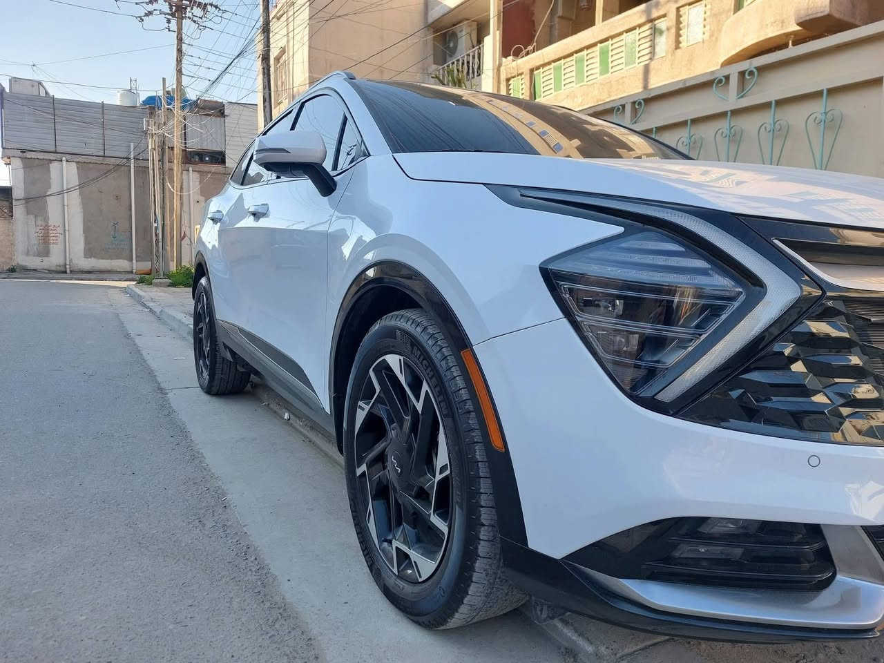 السلام عليكم
سبورتج ٢٣ للبيع برستيج فول أعلى فئه 
 السيارة حادثها جاملغ صبغ شويه من الباب الاستفسار ب***********
