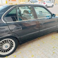 بي ام 525i • مكينة V6 • رقم دولي