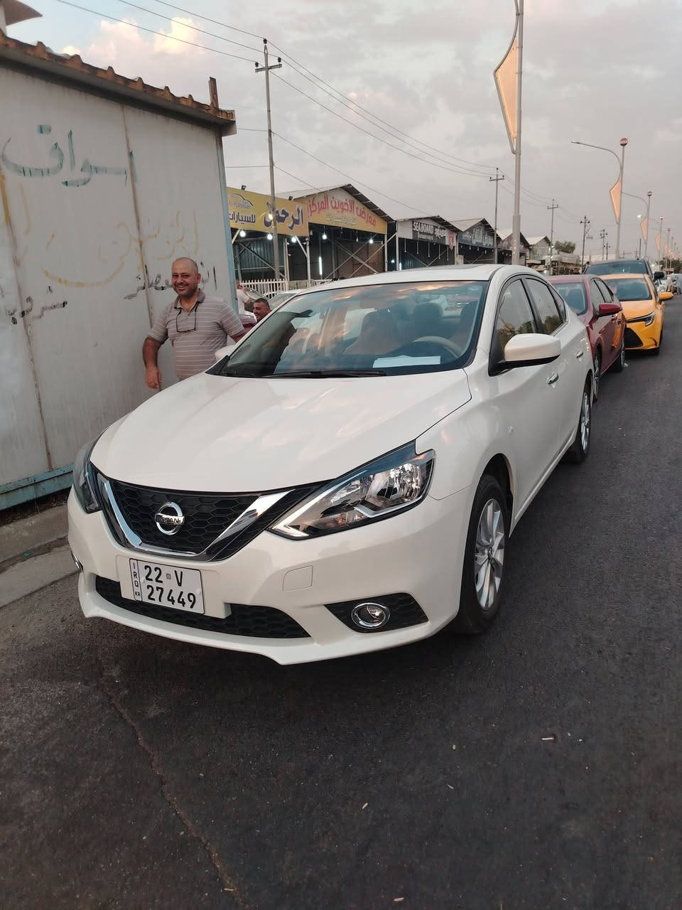 للبيع سيارة نيسان سيلفي كلاسيك (Nissan Sylphy Classic) موديل 2025، وارد الصين بحالة ممتازة جداً وشبه زيرو وبكامل كمالياتها من المصنع.
للتواصل والاستفسار المباشر (اتصال أو واتساب):
📞 ***********

الموديل والسنة: 2025

المحرك: 1.6 لتر (HR16) اقتصادي جداً وممتاز

الجير: أوتوماتيك (CVT)

اللون الخارجي: أبيض / الداخل: البيجي المرغوب

الممشى (المسافة المقطوعة): 6,000 كم وشوية (شبه زيرو)

الرقم والسنوية: رقم أربيل (لوحة وطنية جديدة) - السيارة باسمي وبشرط التحويل مباشر.

📊 المواصفات والخصائص:

فتحة سقف كهربائية

تبريد مركزي قوي جداً وثلاجة (فتحات تكييف خلفية متكاملة لراحة الركاب).

نظام التوفير ECO يحتوي على زر منفصل (تقدر تشغله وتطفيه بكيفك وحسب رغبتك).

شاشة عرض وسطية كبيرة ممتازة تدعم ربط الهاتف.

كاميرا خلفية عالية الدقة للمساعدة على الاصطفاف.

كشافات ضباب أمامية مدمجة بالصدام.

السيارة بكامل كمالياتها

⛽ معدل صرفية البنزين (حسب ملصق الشركة الرسمي):

في الخط الخارجي (الطريق السريع): اقتصادية جداً، تصرف حوالي 5.05 لتر لكل 100 كيلومتر.

داخل المدينة (الخط الداخلي والازدحام): تصرف حوالي 8.54 لتر لكل 100 كيلومتر.

🛠️ الصيانة والهدايا الإضافية مع السيارة:

الدهن الحالي: تم تبديله حديثاً عند ممشى 5,000 كم بـ دهن تكساس (Texas) أصلي وكالة.

هدية في صندوق السيارة: يأتي مع السيارة جليكان 5 لتر دهن محرك أصلي من شركة نيسان نفسها + فلتر دهن أصلي جاهز للتبديل القادم.

🛡️ حالة السيارة:

السيارة بحالة المصنع، محرك وجير وشاصي وتبريد بحالة الوكالة 100% (شرط الفحص).

مكفولة من البدن ، السيارة تحتوي فقط على جمب صغير جداً بالدعامية الخلفية بالكاد يُرى وغير مؤثر تماماً.

مكان تواجد السيارة: كركوك

للتواصل والاستفسار المباشر (اتصال أو واتساب):
📞 ***********

للبيع سيارة نيسان سيلفي كلاسيك (Nissan Sylphy Classic) موديل 2025، وارد الصين بحالة ممتازة جداً وشبه زيرو وبكامل كمالياتها من المصنع.
