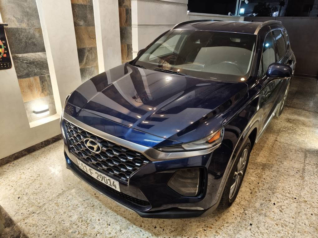 السلام عليكم، سنتافيا امريكي Sel premium موديل 2019 للبيع بسعر 15500$، محرك 2400 اربعة سلندر. المواصفات: تحديد مسار، رادار امامي وجانبي، مانع تصادم امامي وخلفي، صندوق كهرباء، تدفئة في الكشنات، طي المقاعد الخلفية كهربائياً، بصمة أبواب و صندوق، بردات أبواب خلفية و بردة في الصندوق. حادث بسيط جداً بدون ايرباك، بدون تبديل اي قطعة صبغ فقط صندوق خلفي. ماشية 165 الف كيلو، بسمي سنوية جديدة. صيانة دورية و بازين محسن.
ملاحظة: المحرك بي تنقيص دهن بسيط والمحرك صافي وبدون جك انجن و باب الصندوق الخلفي  يشكل. مكانه بغداد، الكرادة للإتصال ابو مريم *********** بغداد, العراق
