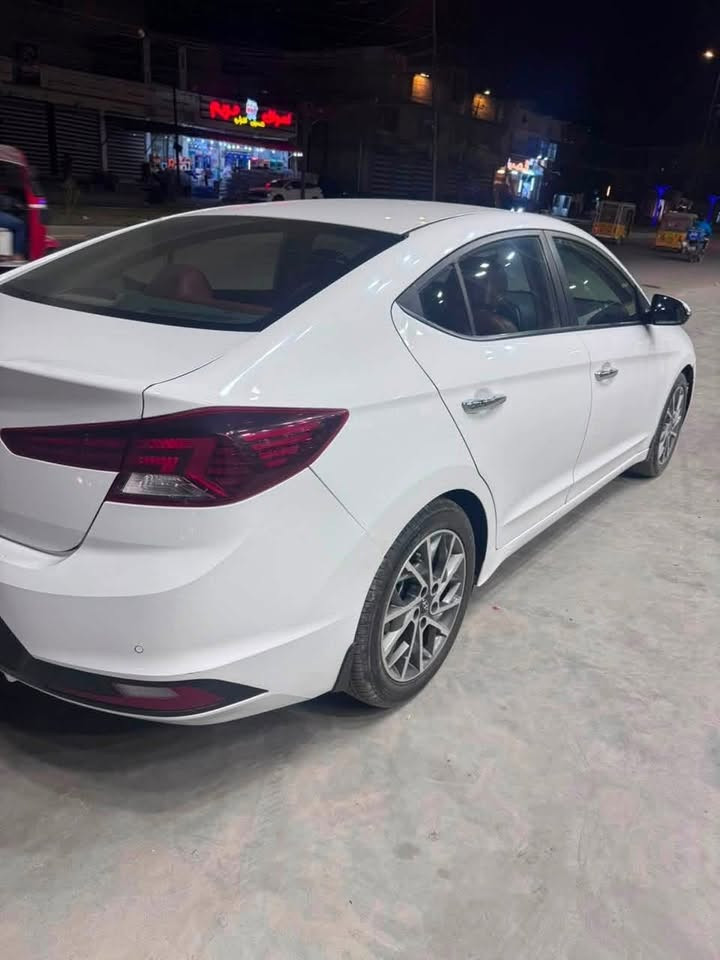 مكاني بغداد حي اور 

                      ***********

 هيونداي النترا   ELANTRA 

 موديل ٢٠١٩        

رقم بغداد دولي نفاذ سنويه ٢٠٢٩

ماشية ١٢٨ كم

   للون ابيض ثلجي

 السيارة مكفوله كفاله عامه ماعدا بارد اصبعين 

حساس  خلفي اصل 

لدنهاري  LED 

انظمت ترحيب

سلايد روف فتحة 

حجم المحرك2000

الجنطه ذكيه 

تبريد امامي و خلفي 

المري قابلة للطي AUTO 

اشاير بلمرايا 

تحكم مقود جهتان 

المودات

الاوامر الصوتية 

شاشة  حجم كبير

 كامره امامي خلفي

كاميرا دوارة 

يدة ابواب نيكل

حساس  خلفي

🅿️‏Led امامي 

‼️السيارة مكفوله كفاله عامه ‼️

ملاحضه بيه بارد  مقدار اصبع بل هلال جاملغ الوره عكس سايق ورصعات خفيفه
