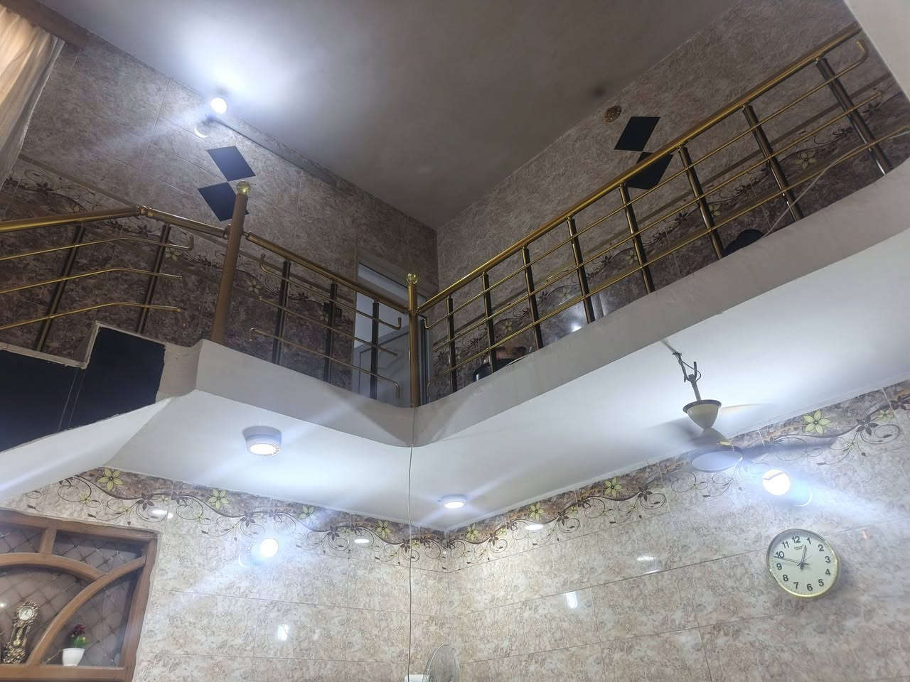 دار للبيع طويريج مساحه ١١٦ زراعي غرفتين نوم وحده فوك وحده جوه صاله استقبال مطبخ صحيات داخليه وخارجيه محرم خلف جامع حنتوش خلف اسواق سجودي خدمات كامله ماء مجاري للاستفار ***********
