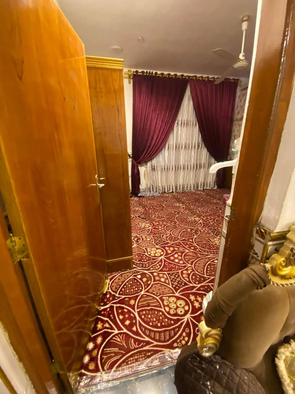 مساء الخير 
دار 200 م كافة الخدمات ماء ومجاري وكهرباء 
الخماس / قرب اسواق احمد العايشي 
سعر معقول جدا ... خاص أو اتصال 
***********
