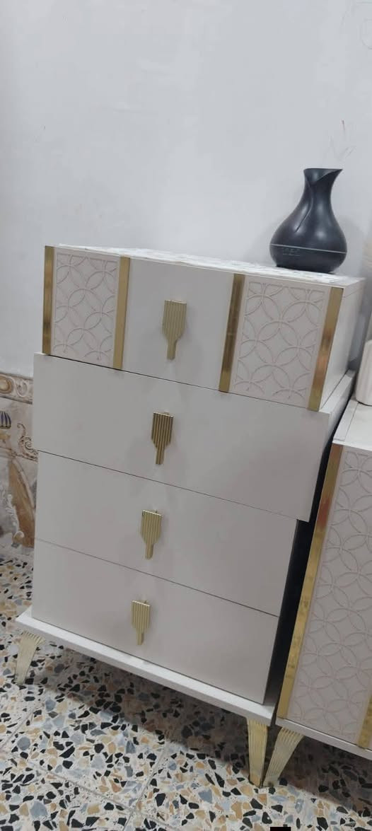 مستعجل على البيع سعر بلاش!!
غرفة تركية حديثة قبل فترة اشتريتها 9 قطع حجم ضخمة ...
المكان النجف الاشرف حي ميسان 
الرقم : ***********
حتى الجرباية جك مخزن داخلي بيهة ...
