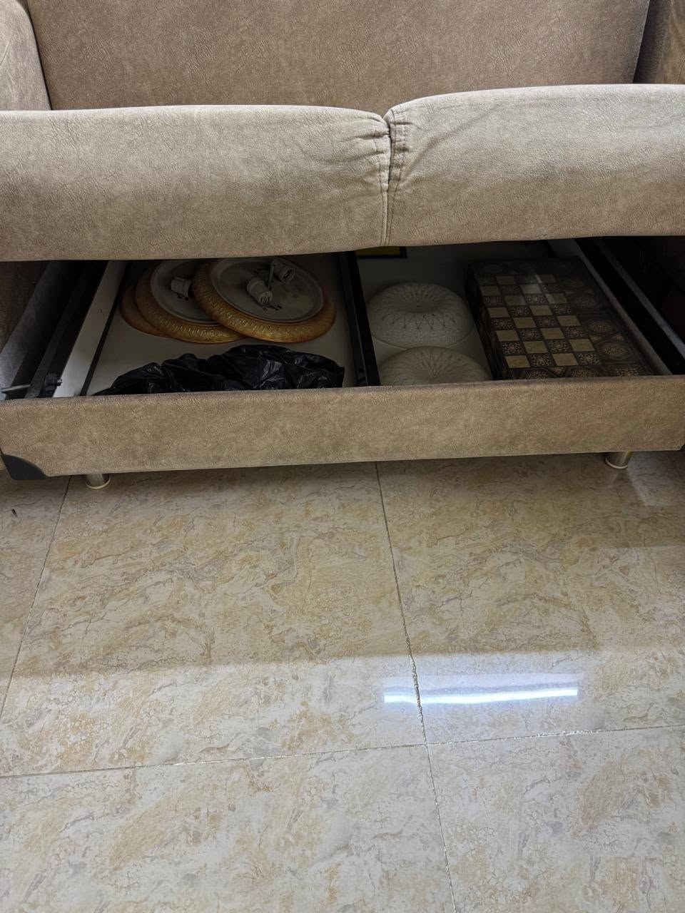 ديوان ٨م • مخزن • نظيف