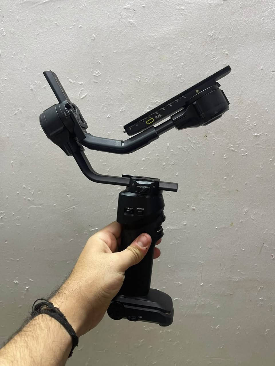 للبيع ‼️‼️جيمبال كرين فور من شركة زايون يتحمل وزن حتى 6kg  مستعجل عليه الشراي يتصل على رقمي كبل 
*********** بغداد, العراق
