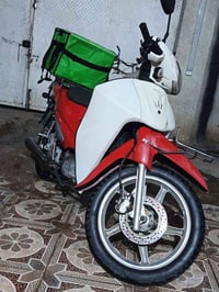 أحمر أبيض • حمالة خلفية • محرك نضيف