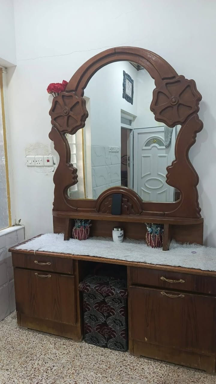 غرفه نوم مستعمله نضيفه بدون دوشك السعر 600 وبيها مجال التواصل ***********
