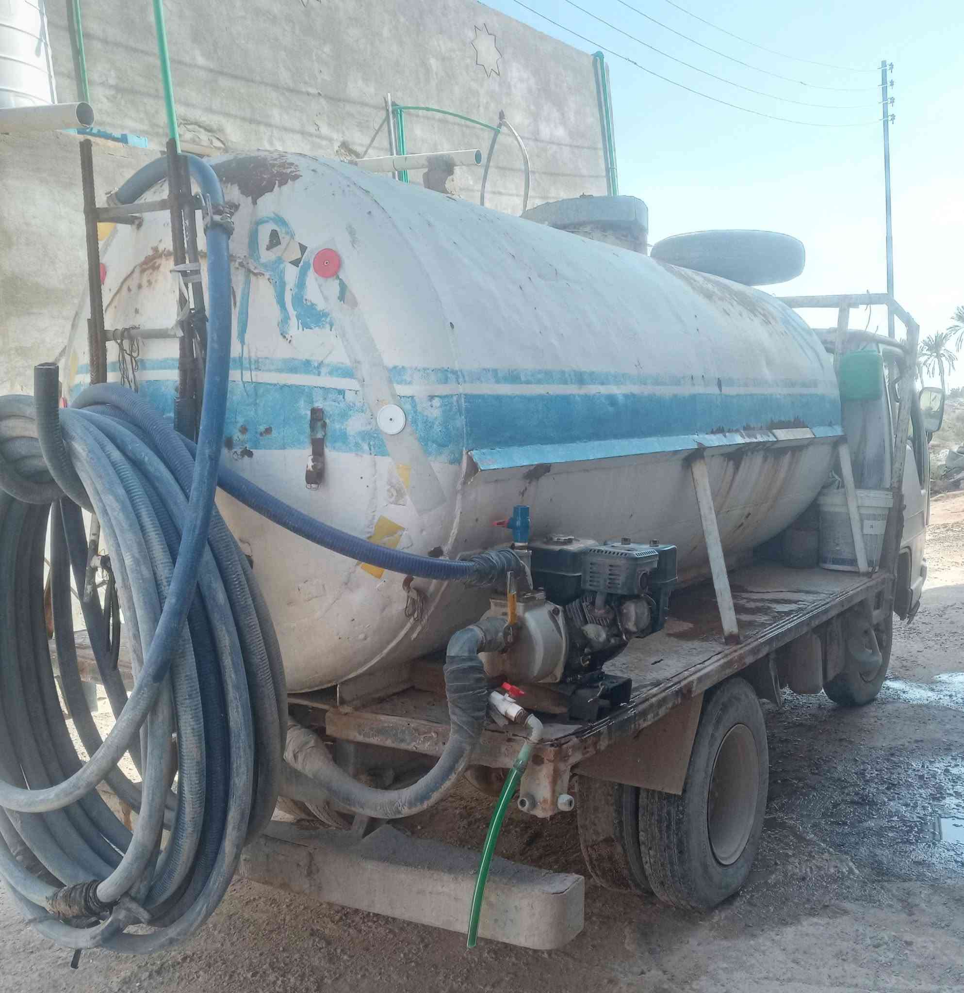 سياره نوع فورلاند موديل ٢٠٠٢ محرك وكير جديد لاتبخير ولا تنقيص بنكو فحل ٤٨٠٠ حموله ٥ طن رقمها الماني السعر ٣٠ ورقة وبيه مجال الشراي يدلل مكان البصره ابي الخصيب والاستفسار على الرقم ***********
