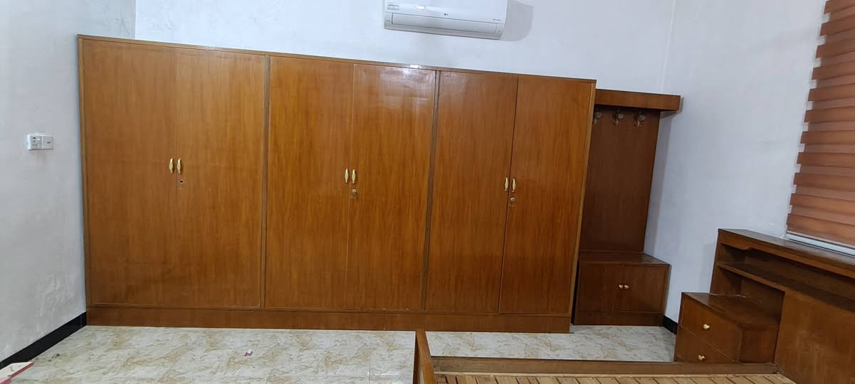 سلام عليكم غرفة نوم خشب صاج للبيع السعر 800 وبيها مجال  للتواصل***********
