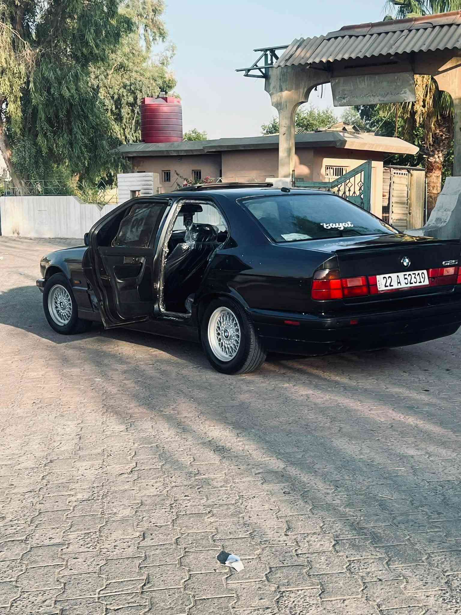 سلام عليكم
بي ام 525i 
اصل وفصل 
محرك مسكر عدل 
موديل 91 بجم عريض 
سلايت اربع 4️⃣ جام كهرباء 
سياره مابيها أي نقص وكلشي بيها جديد 
سنويه للا 2030 
‏عنوان كركوك 
سعر 53 بيها مجال 
شراي خابرني وتدلل 
***********
