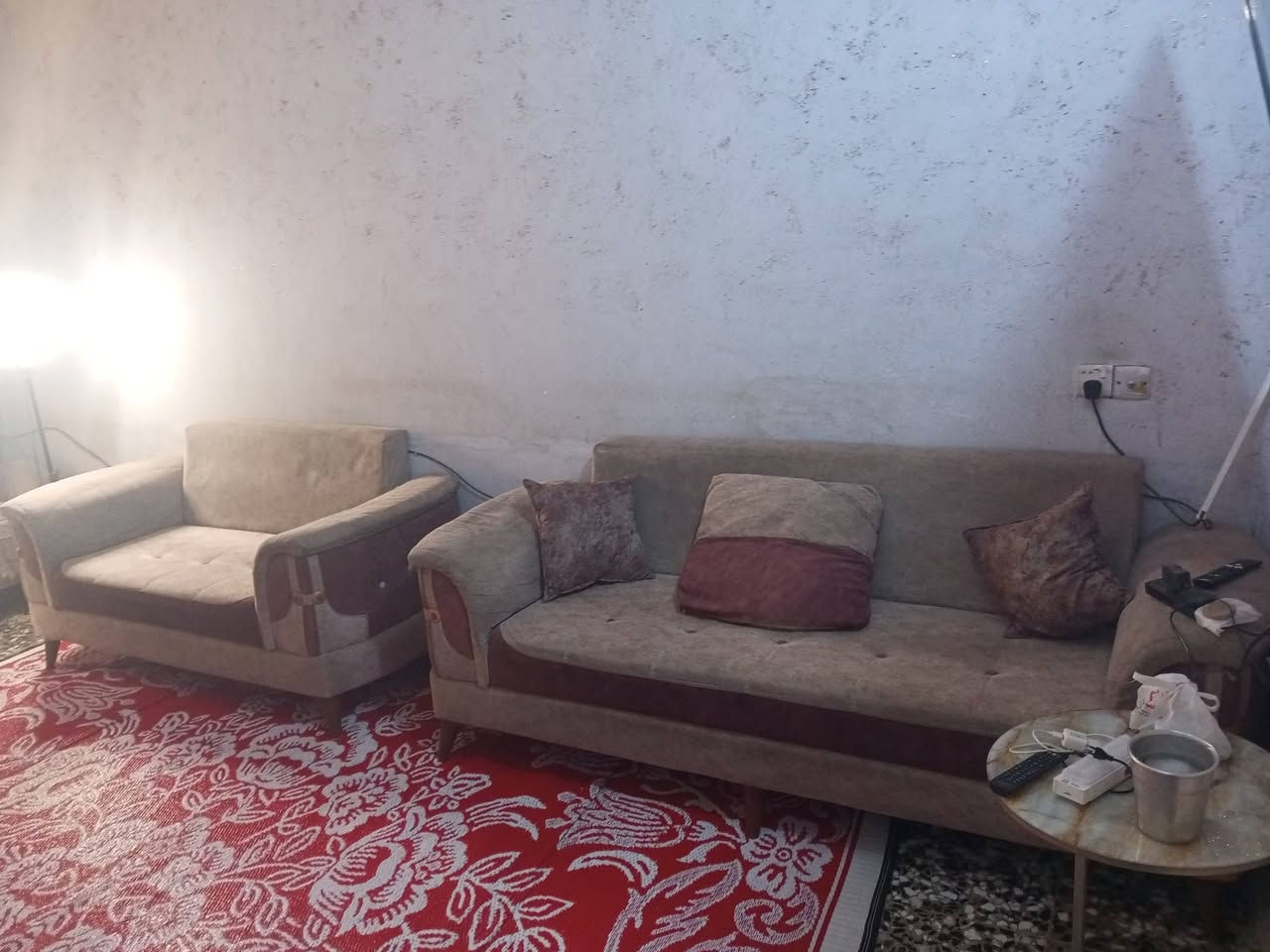 تخم قنفات 10مقاعد نضيف وكلاشي مابي سعره 300الف مكاني بغداد ***********تصال وتساب
