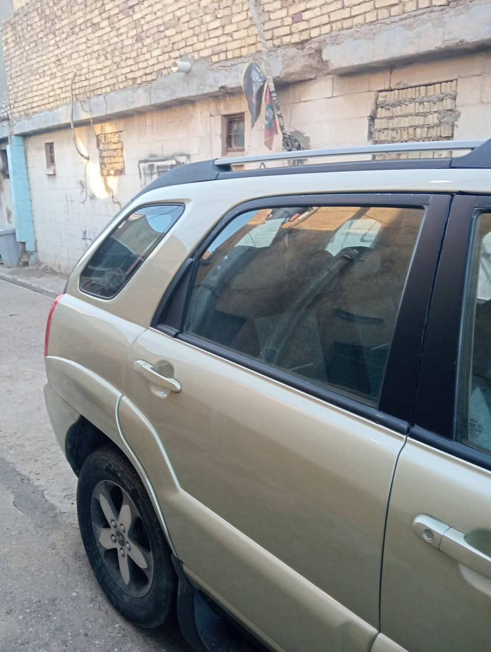 كيا سبورتج موديل 2008 مصبوغة عام للجمالية كير ومحرك مكفولات تبريد ثلج دوشمة جديدة حدادية 80% تخم تاير رقم بغداد انكليزي مكان السيارة بغداد حي الرشاد للاستفسار الاتصال على الرقم *********** متواجد واتساب 
السعر 85 وبيه مجال

