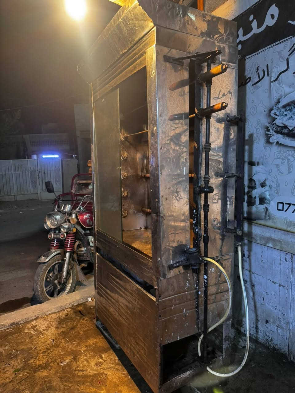 سلام عليكم
مشوايه دجاج 6 اشياش
للبيع السعر 300 الف وبيها مجال
عنواني الوردية الشارع آلرئيسي

للاستفسار ***********
