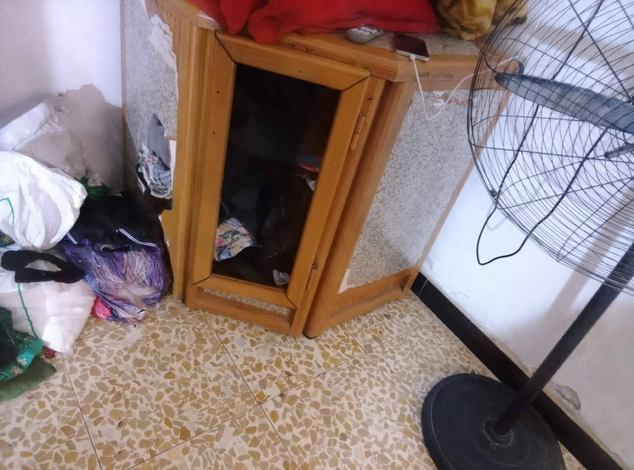 كاونتر ٤ قطع سعر ١٢٥ مبرده جديده ستعمال قليل سعر ٢١٥ ثلاجه حجم كبير بيه عطل بسيط سعر ٧٥ شراي يتصل على رقم ‏‪***********‬‏أبوعلي كريطعه بيت وزيرفرع مخبزابوياسر مكلفه
