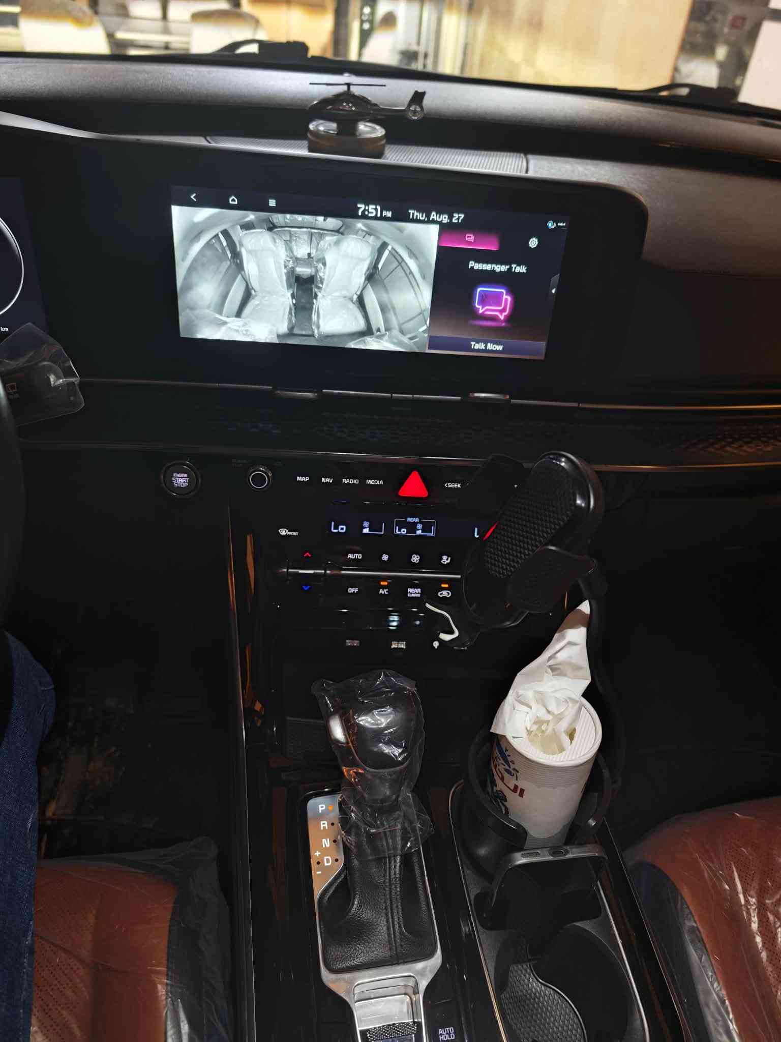 السلام عليكم 
كيا كرنفال 
2024 
اربيل 
ماشيه 
40,000 km 
الون اسود
فول مواصفات vip 
حادثها فقط صندوك 
الباقي مكفول
فول مواصفات فتحتين 
السعر 30,000$ يعني 3 شدات 
عنوان بغداد حي اور
اتصال ***********
