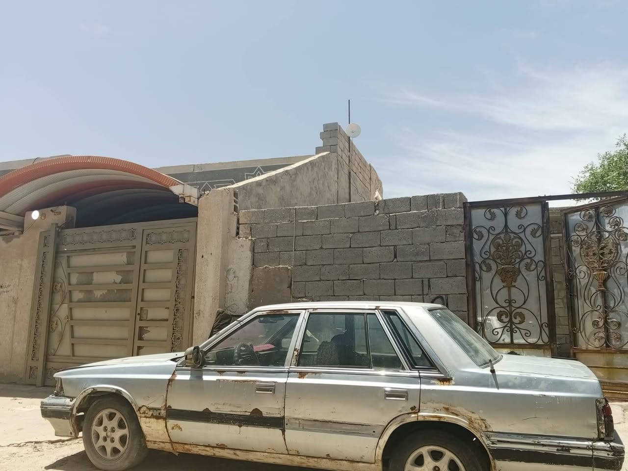 السلام عليكم ورحمة الله وبركاته
بيع سيارة نوع نسان جنوريا
رقم واسط الألماني اصولية كفاله عامة 
تواصل مع الرقم ***********
