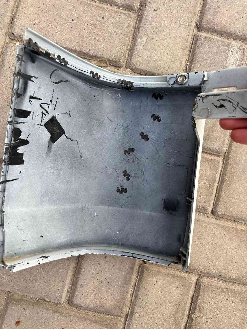 لغد جوه لبكلايت اصلي بس مصلح فايب كلاص جهت سايق اليسره مال شيري قيم واخذه مكاني بصره الله شاهد بس صبغه يرجع وكاله وتكدر تشده بدون صبغ لان فطر بسيط ومصلح 
الرقم ***********

