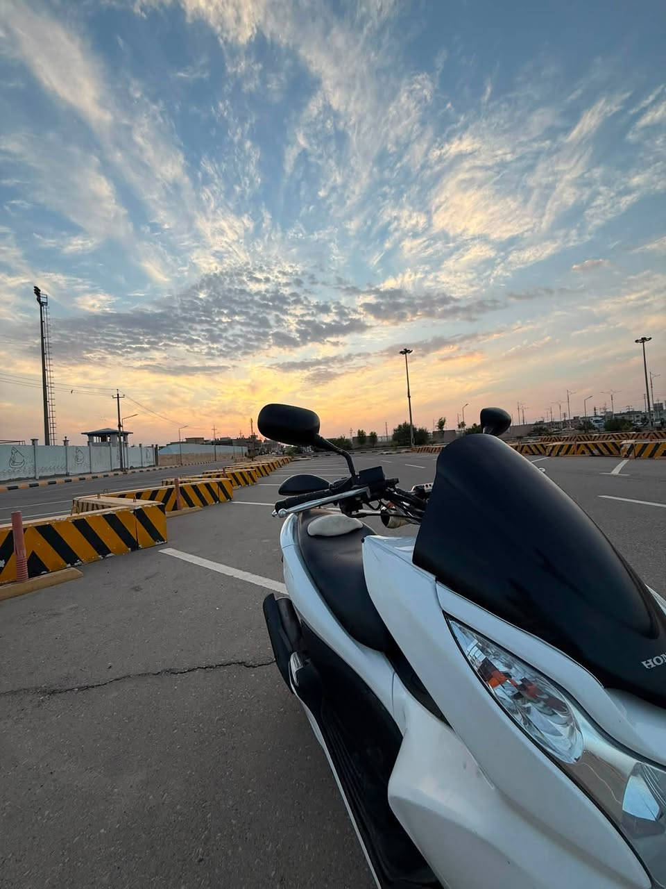 سلام عليكم pcx جيل اول ياباني jf 150cc
كفاله عامه من الكهربائيات الئ المحرك كلشي شغال بيه
السعر ١٠ وبيه مجال بسيط /ميسان
*********** وتساب او خاص اذ عندك شي

نص مكتوب في الصور:
- HONDA