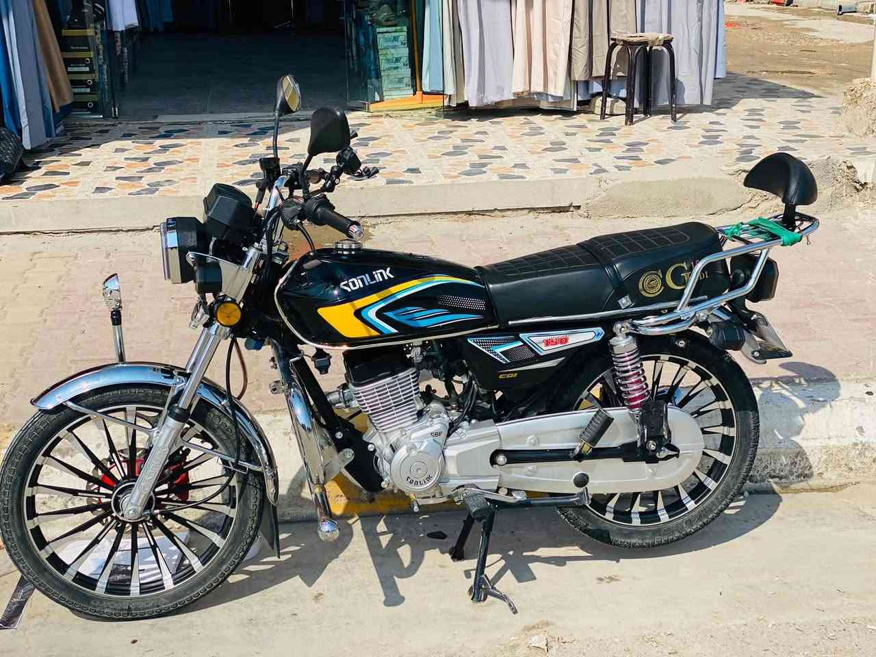 السلام عليكم
سولنك موديل 24 شكل 25  زنجيل 
نضافه فول بصمات 2سويجات2واوراق  
تواصل خاص وع رقم 
***********
