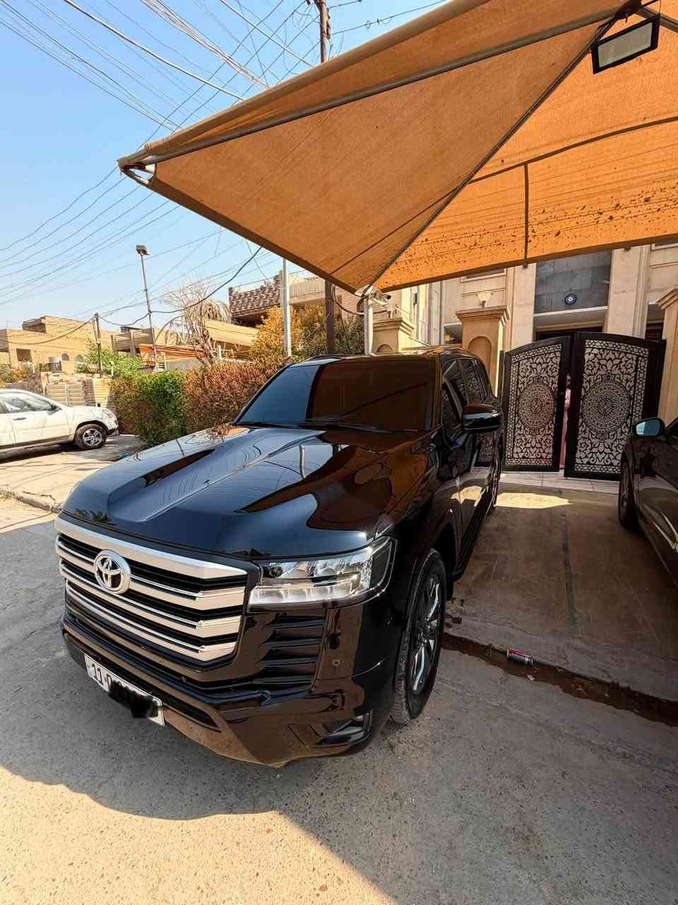 سلام عليكم 
لاندكروز 2023 بريم 
ماشية 24 الف 
السيارة جديدة داخل احمر
مغلفة ppf 
وأدامه كاملة بالشركة تبديل دهن وصيانة 
مكان السيارة بغداد 
للأستفسار ***********
