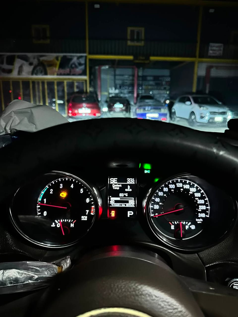السلام عليكم
Jeep grand cherokee 2013 
Laredo
خليجي 
السيارة بيها بارد بل جاملغ الامامي الايسر وحافة البنيد 
وبارد بل قبغ مال جنطة فقط بارد بدون تكحيل حتى ظاهر بلصور ومبين بلواقع 
مكينه مالتها ما مفتوحة بس بيها احياناً مو دائما تكطيع او رجفه چبنه مال محرك مبدله 
كير مالتها مكفول ما بي شي اكسل جديد حدادية كاملة مابيها اي نقص ما عدا المشط الچبنه مالته تعبانه تذب دهن قليل 
باقي سيارة مكفول وما بيها حادث قوي ولا اي شي تجي وتشوف  
سعر 173 وبيها مجال 
مكان سيارة بابل الحلة  
رقم السيارة سليمانيه القديم سنويه وهزة ساقطة 
عند التحويل اي غرامات على السيارة اني اتحملها 
للتواصل 
***********
