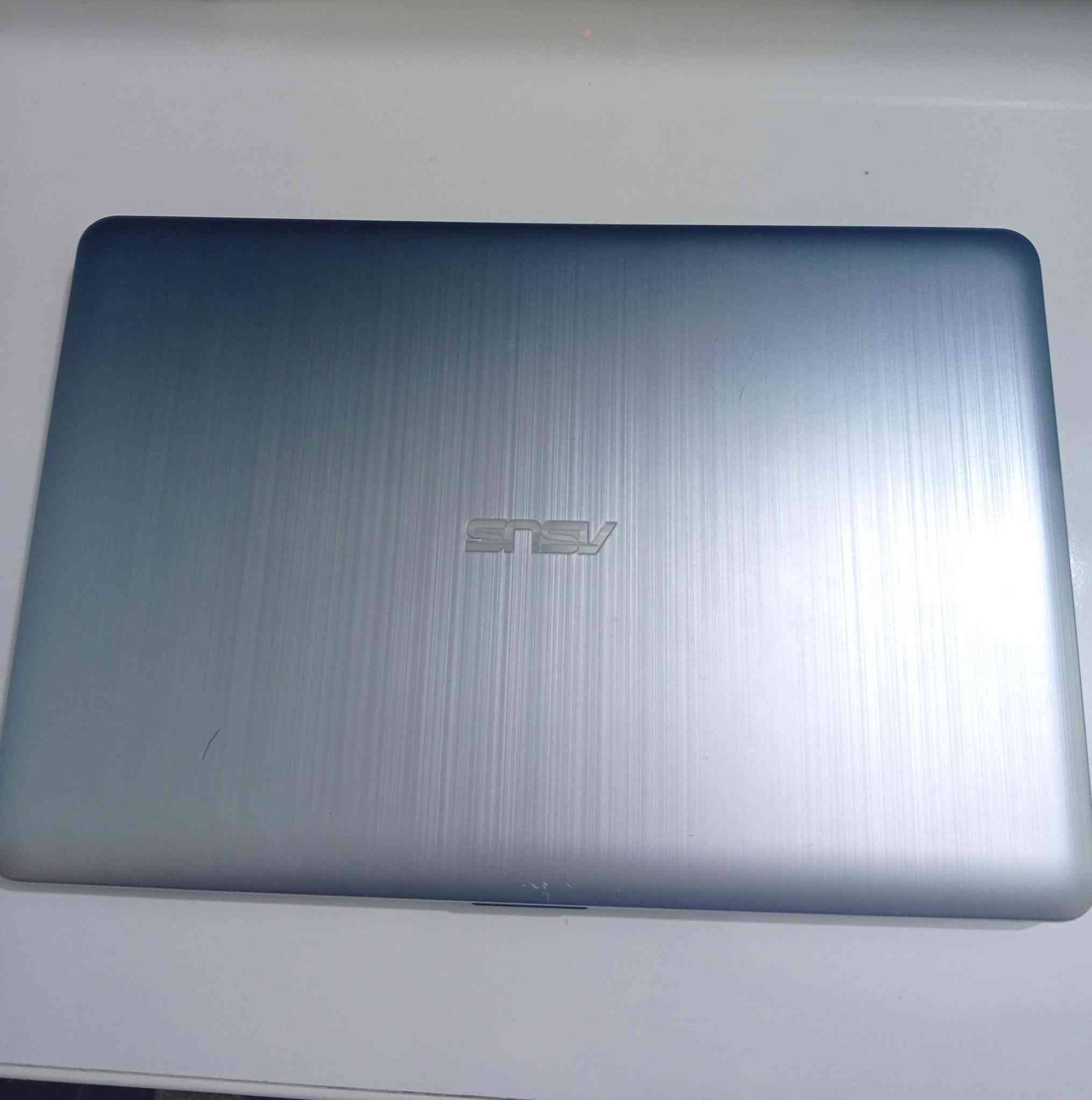 لابتوب asus
ضعيف البطاريه 
السعر 170الف 
الموقع البصره 
للاستفسار ***********
