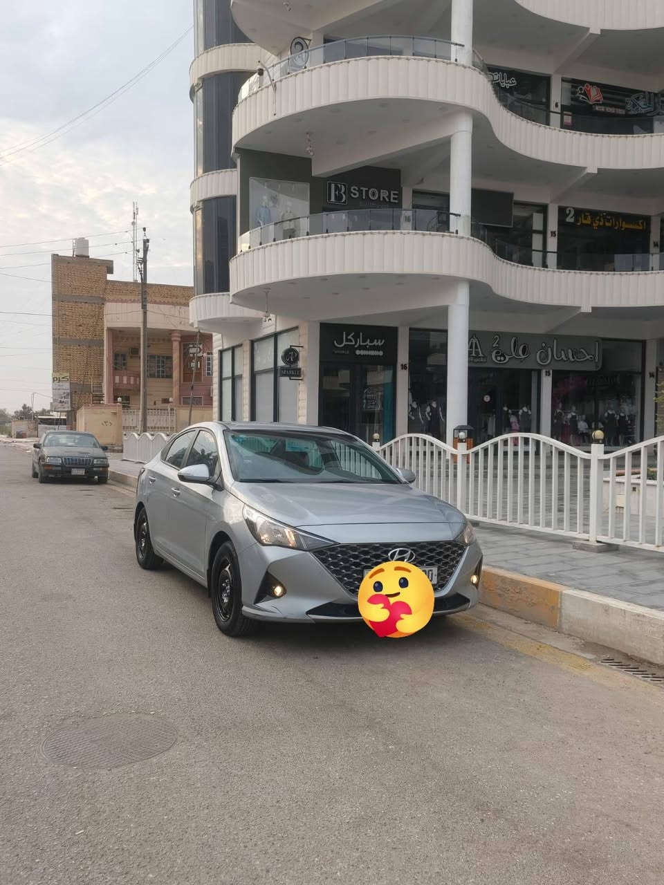 السلام عليكم اكسنت ٢٢ خليجي بيها ٣ قطع صبغ الجاملغات خلفيه ثنين وباب خلف السدر رش فقط وتبديل اصلي جاملغ وبنيد دون ضرر داخلي بدون معجون ممشه 137 الف كيلو
محرك 1600 دوش كارمه شاشه دواره حساس خلفي سعر 115 وبيها مجال 
***********
