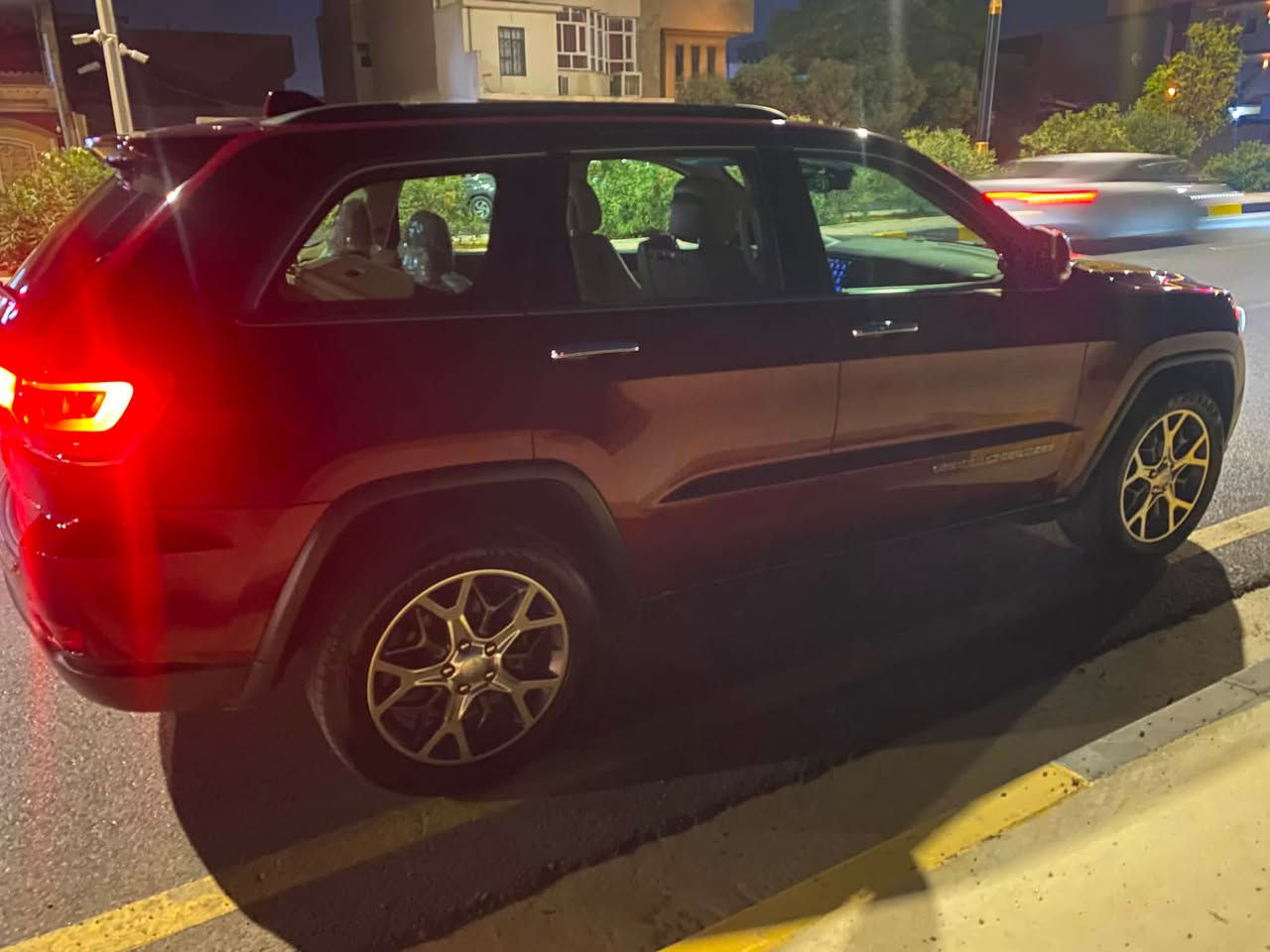 Jeep Grand cherokee Limited plus للبيع
2020 خليجي من النوادر كفالة عامة عدا بارد بحافة هلال الجاملغ الخلفي 
مواصفات
🟢ممشى حقيقي 38mi
🟢سقف بانورامي
🟢3شاشات
🟢دفع رباعي 
🟢انظمة قيادة متعددة
🟢كشنات جلد 
🟢كشنات الامام تحكم كهربائي
🟢كشنات الامام تبريد+تدفئة
🟢محركV6 (3600)
🟢رادار جانبي+رادار خلفي
🟢مري كهرباء+تدفئة 
🟢ستيرن تدفئة
🟢كشنات الخلف تدفئة
🟢مثبت سرعة+نظام traction control 
🟢صندوق كهربائي
🟢تشغيل عن بعد
🟢نظام دخول ذكي+انارة ترحيب
🟢هزة فحص سنوية جديد
السعر 280
للتواصل:***********
