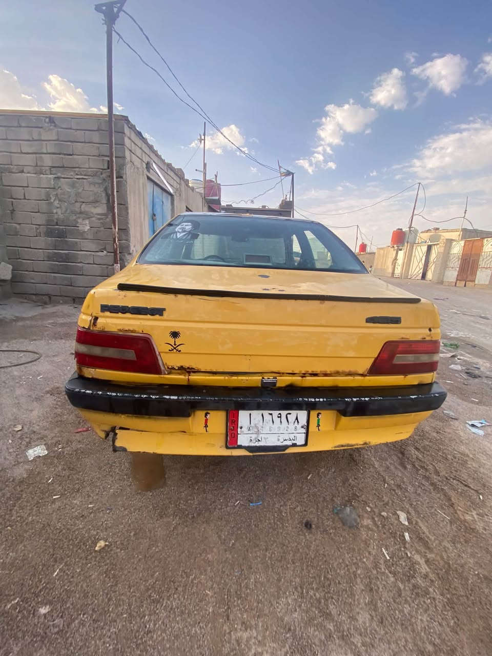 سلام عليكم من رخصت المدير الكروب بيجو 405 للبيع سيارة عوزها ترتيب مكينه وكير زينات حديد تعبانه البدي شوف العين بدون راعي 
سنويه منتهية تعهدلك حلال وحرام فقط 
سيارة جانت متروكه السعر 9وبيهه مجال
العنوان الزبير ***********
وترهم مراوس
