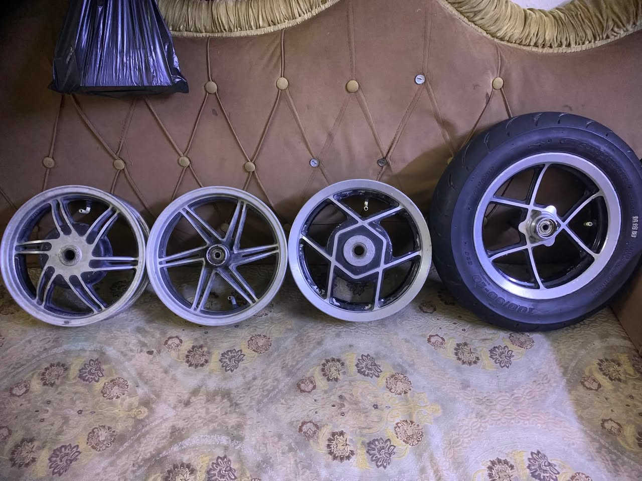 السلام عليكم غراض  مال ماكس للبيع كلهن أصليات  ونضاف كلمن وسعرة الاتصال  ***********
