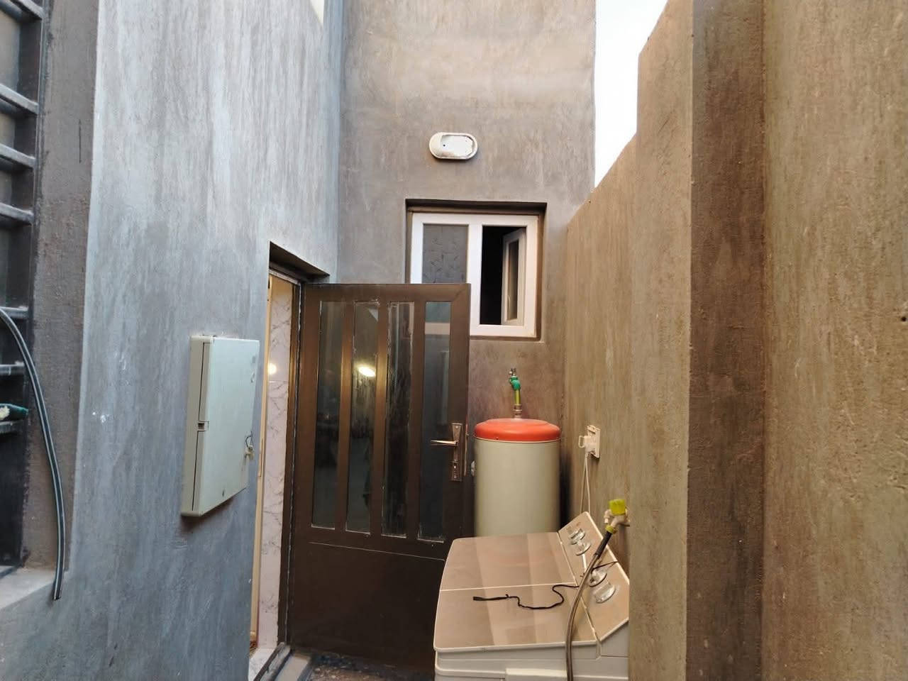 بيت مساحة ٢٠٠ متر طابق واحد بنا درجه اولى طابو زراعي قرب جامع القدس الجغيفي الثانيه السعر ١١٥ للإستفسار ***********
