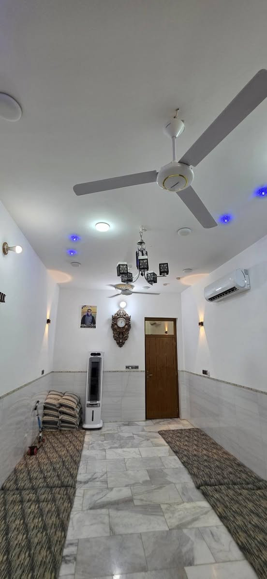 🏡 دار للبيع – طابو ملك صرف
📐 المساحة: 150 م²
💰 مطلوب: 35 إِسكان
📍 الموقع: العسكري – خلف محلات تقي
🏠 بناء حديث درجة أولى أرضية مرمر – طابقين 
🔹 الطابق الأول:
• غرفة نوم
• صالة
• استقبال
• مطبخ
• مجمع صحيات داخلي وخارجي
• طارمة
• حديقة صغيرة
🔹 الطابق الثاني:
• غرفة نوم
• صالة
• مجمع صحيات
📞 للاستفسار:
مراجعة مكتب عالم العقار في الجمعية مقابل الإطفاء
أو الاتصال:
📱 ***********
📱 ***********
#عندك_عقار_للبيع_فقط_راسلنا_اواتصل_وات_ساب
